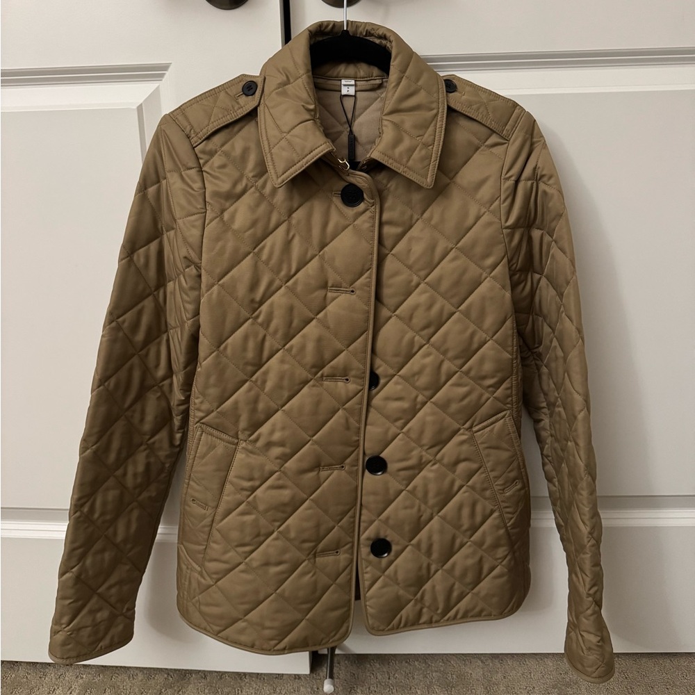 Burberry quilted coat NWT - In a honey color